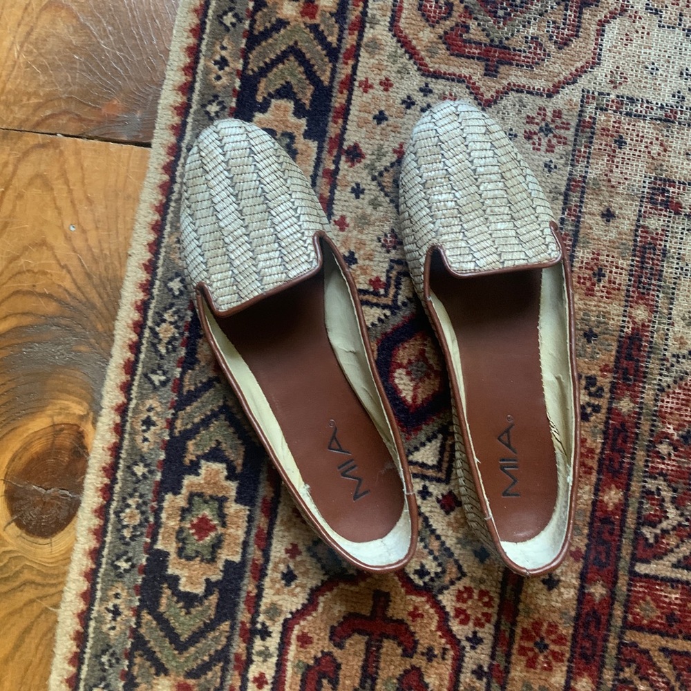 Unique vintage woven flats